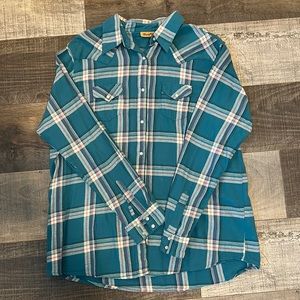 Women’s Wrangler pearl snap flannel